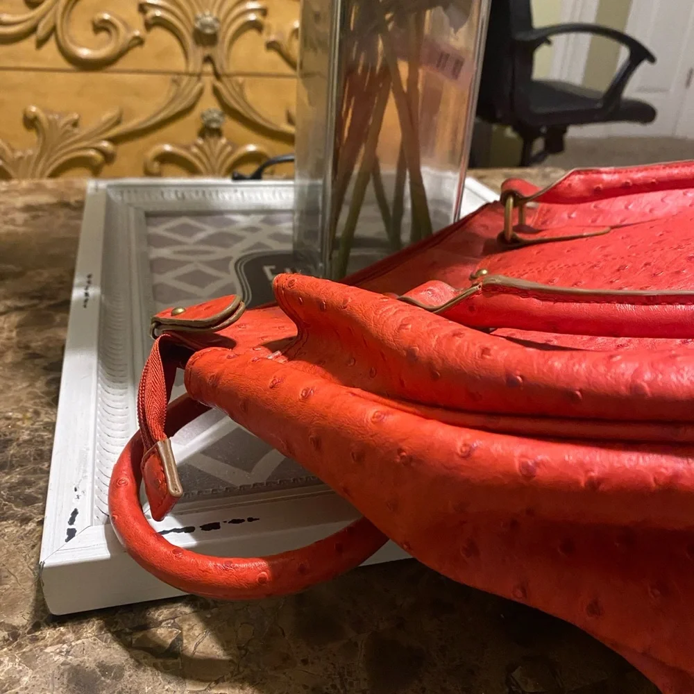 Bueno Red Textured Satchel_7